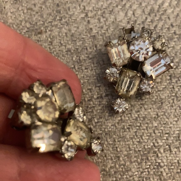 Vintage Jewelry - Perfect condition. Gorgeous MCM Hollywood Regency baguette rhinestone clips.